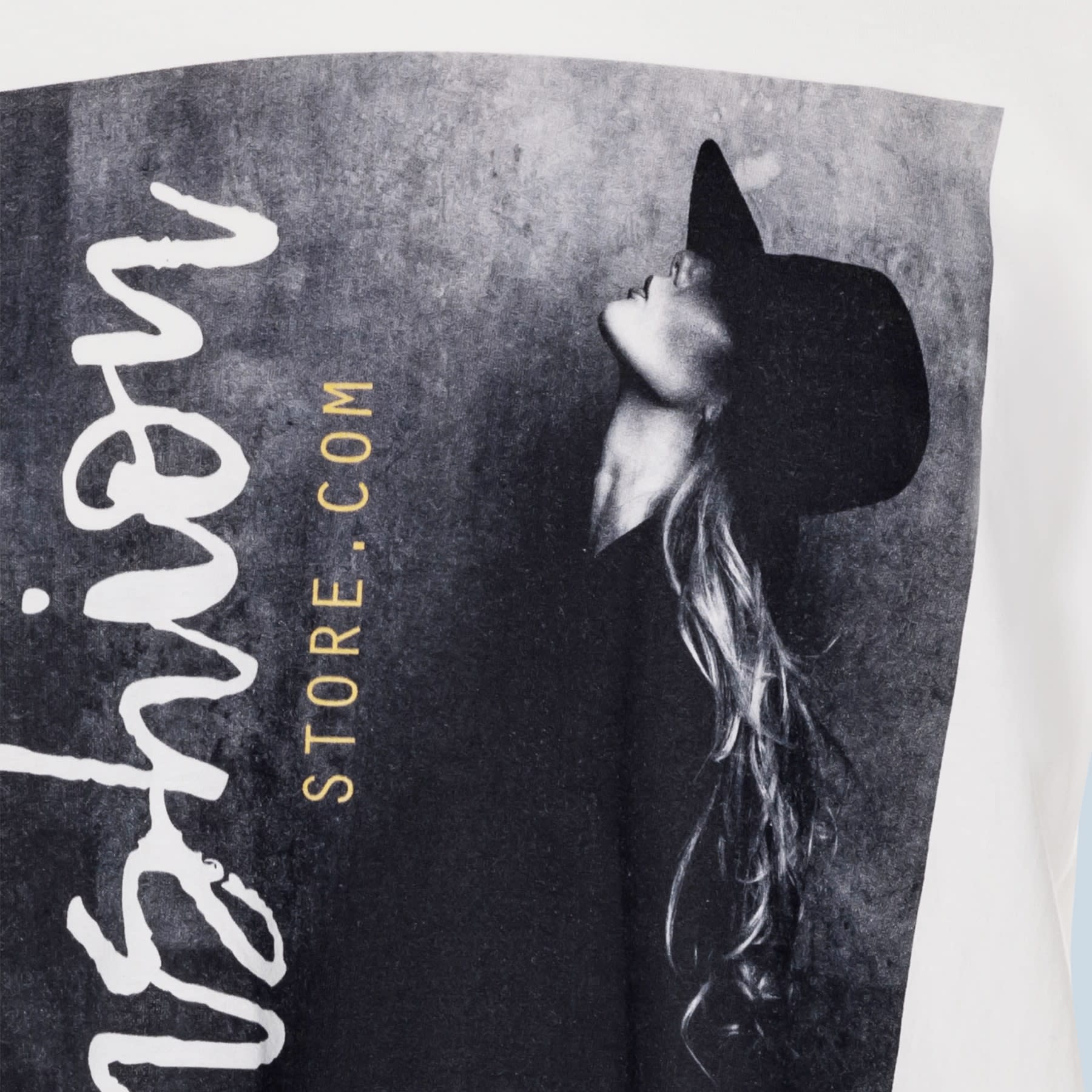 Basic-shirt-met-v-hals-digitaal-min