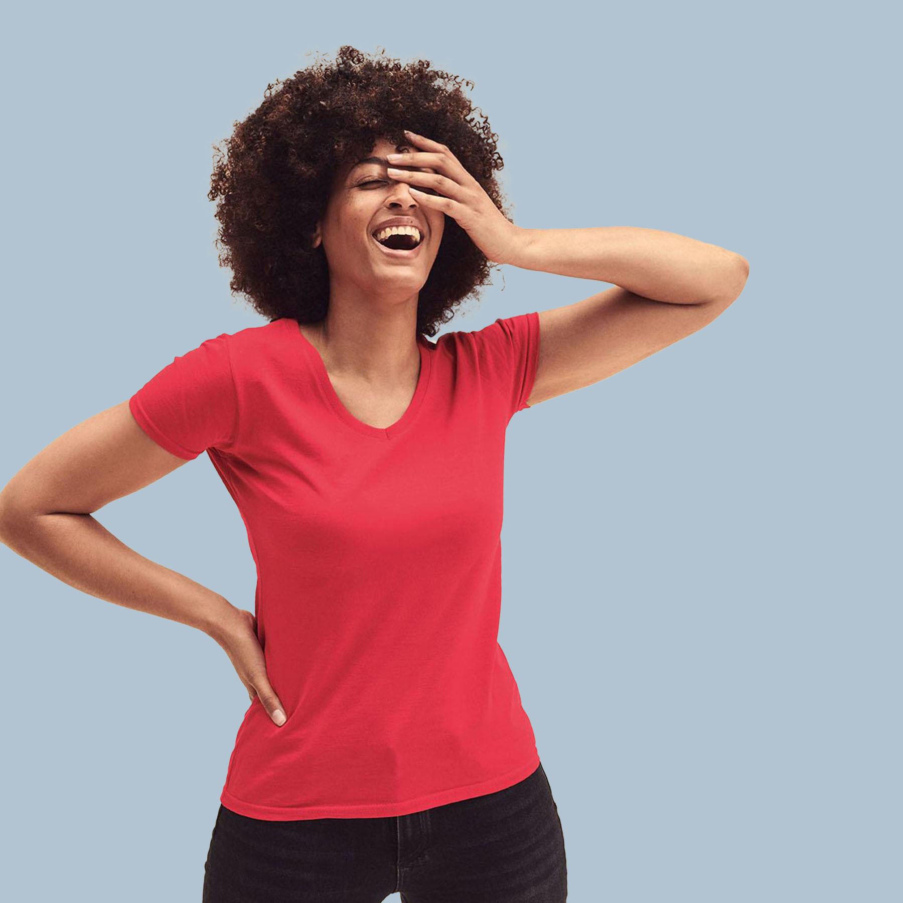 Basic-shirt-met-v-hals-pasvorm-vrouw-min