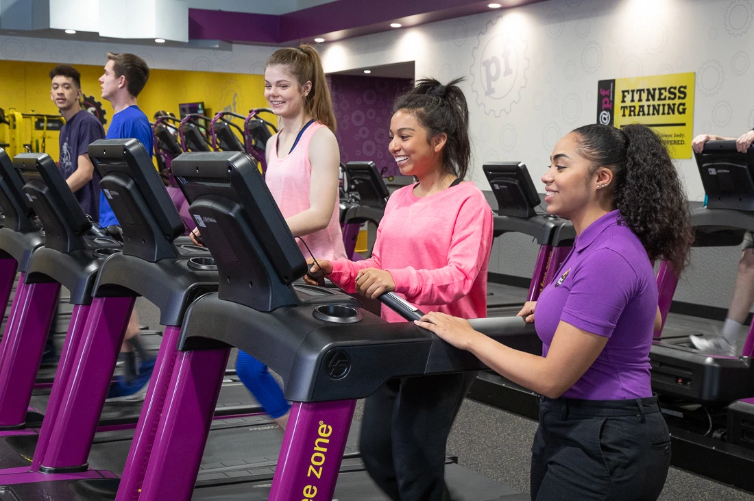 Helping Your Teen Establish a Healthy Relationship With the Gym 
