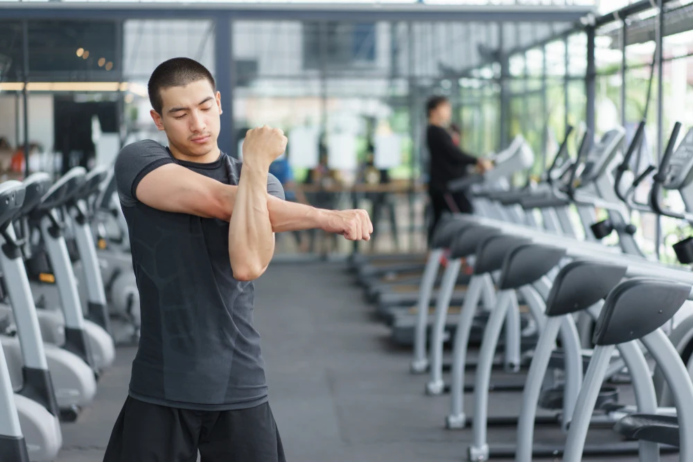 4 Basic Stretches for Arms and Shoulders 