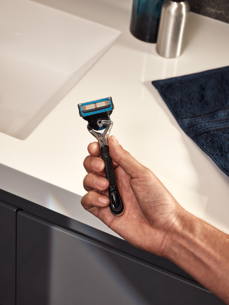 How to care for your razor: Blade cleaning and storage tips