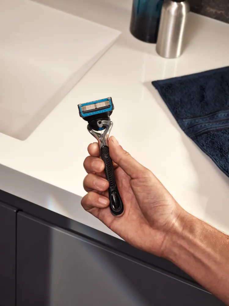How to care for your razor: Blade cleaning and storage tips