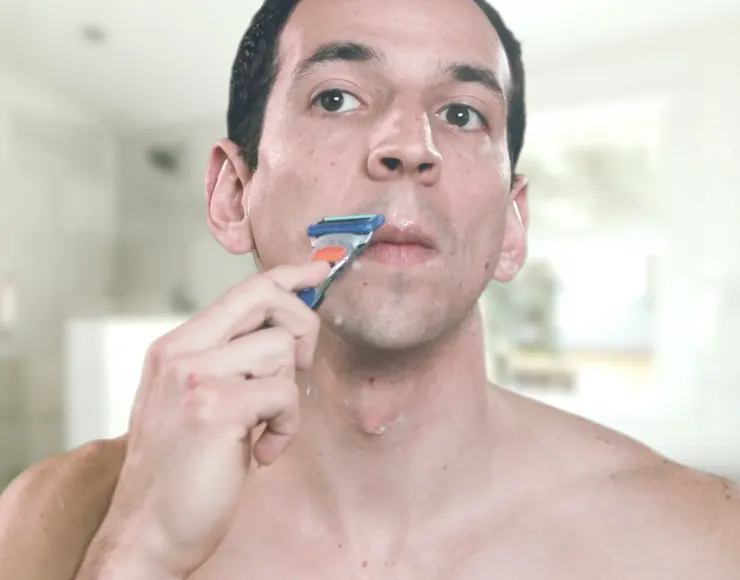 How to help prevent missed hairs while shaving: Gillette flexball technology