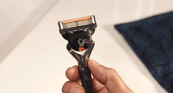 An uncomfortable hand will lead to poor control during your shave.