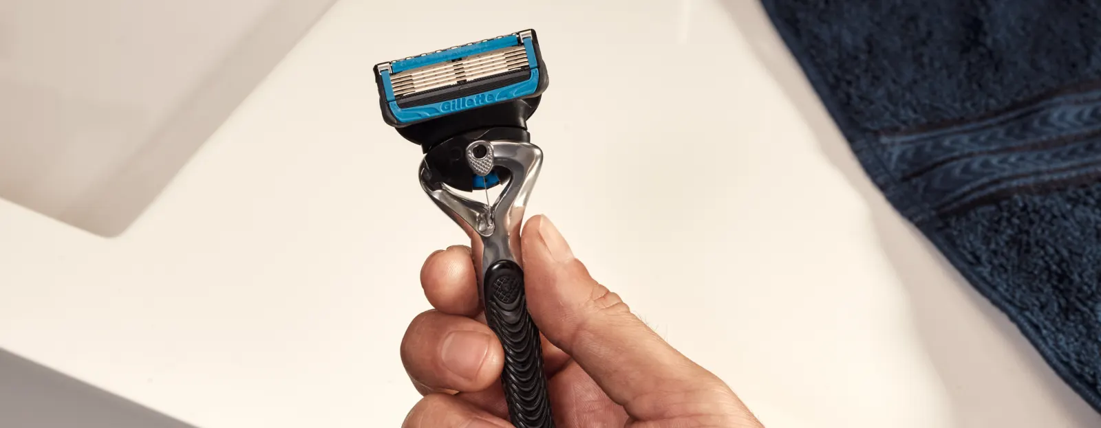 How to care for your razor: Blade cleaning and storage tips