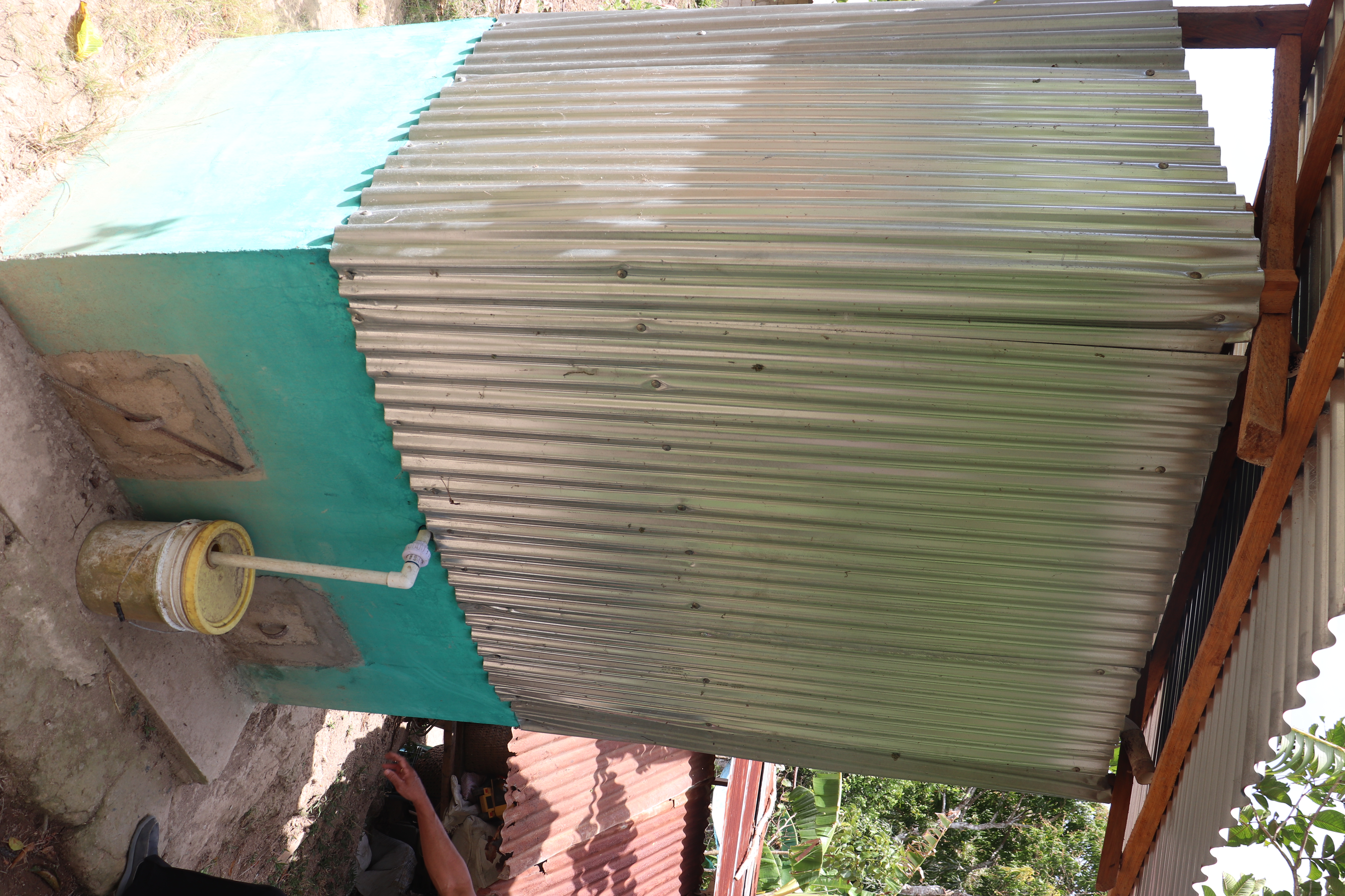 Puerta de extracción de cabinas de secado y en uso. 