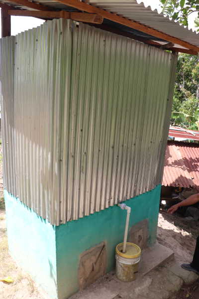 Puerta de extracción de cabinas de secado y en uso. 