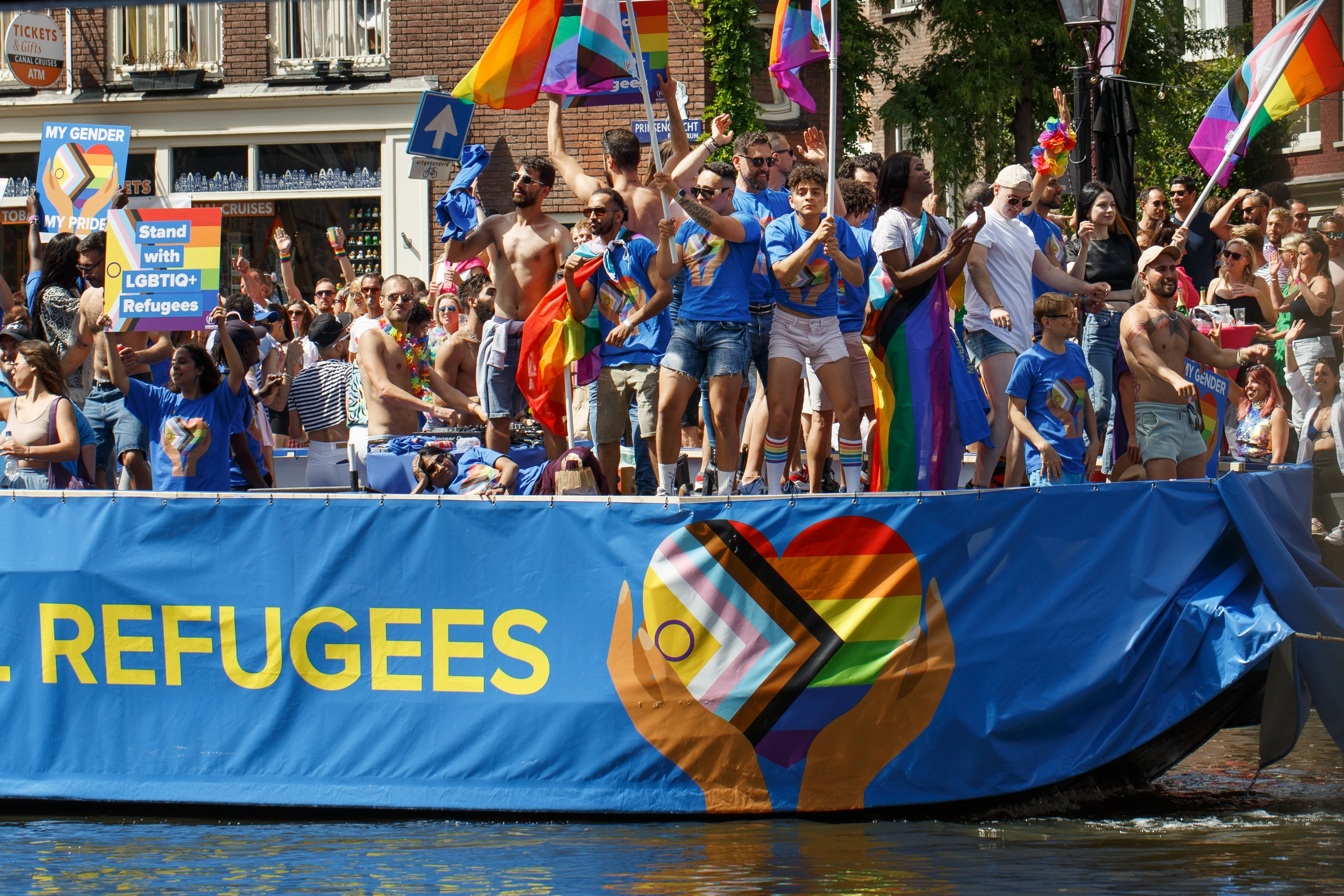 Chaque année, vous pouvez célébrer la « Pride » aux Pays-Bas, comme c'est le cas dans de nombreux autres pays. À Amsterdam, la semaine de la « Pride » commence avec la « Pride March » le samedi 27 juillet. Une semaine plus tard, la « Pride » se termine avec la célèbre « Canal Parade » le samedi 3 août.