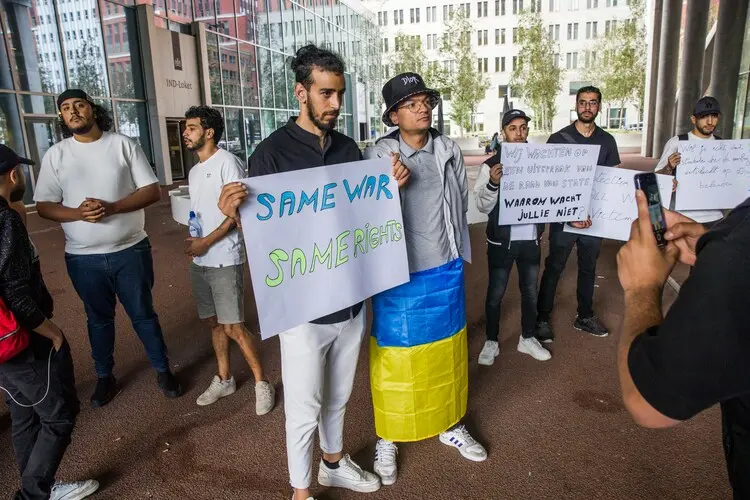 Граждане третьих стран протестуют в Гааге против прекращения временной защиты. 
