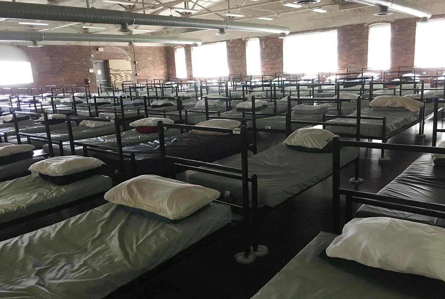 تخت های خواب در پناهگاه