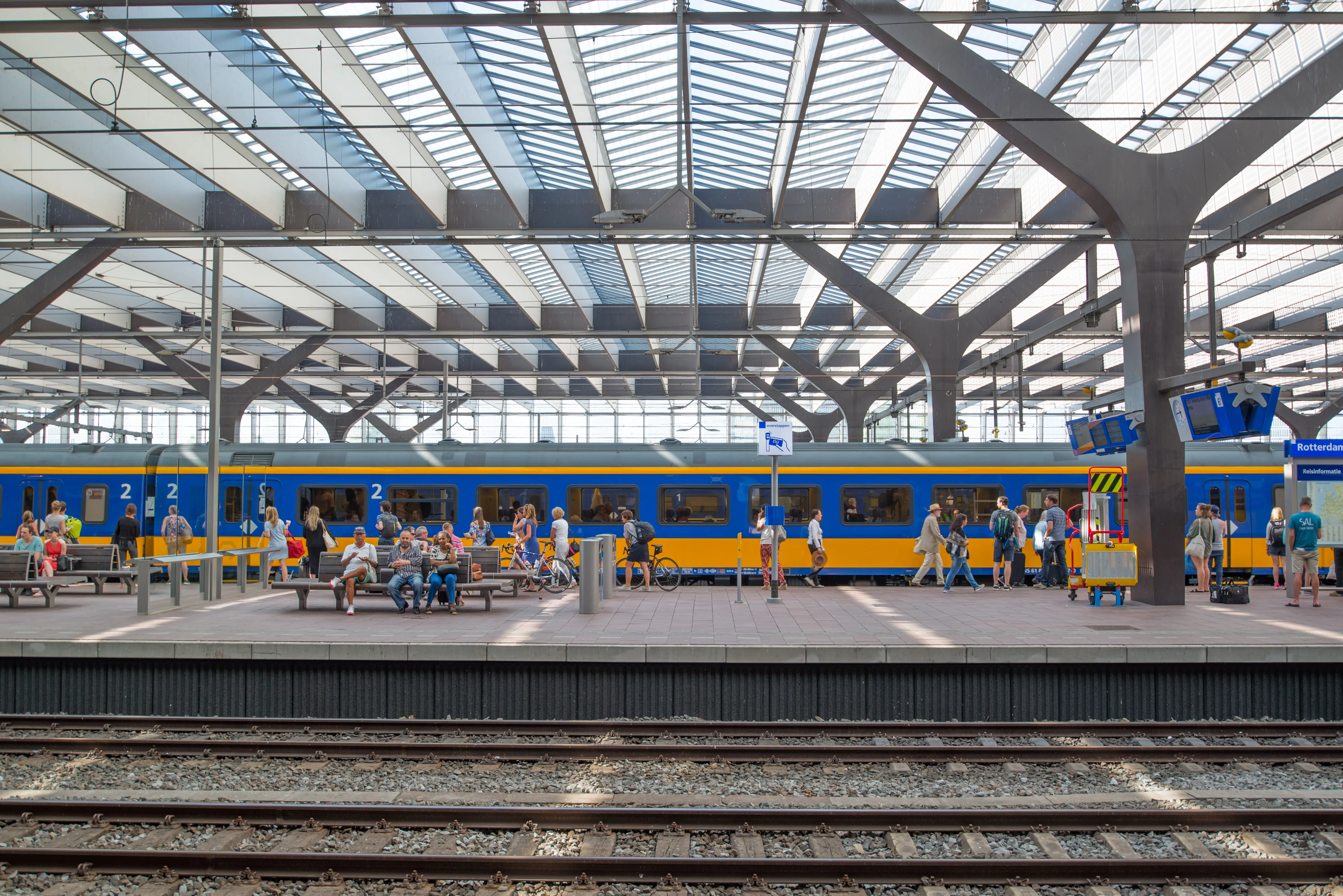 Trein aangekomen op het station in Nederland