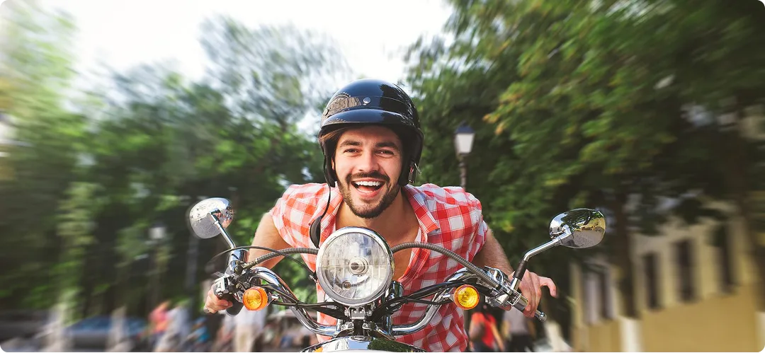 Išmokite pasirinkti tinkamiausią motorolerio draudimo variantą, palygindami kainas ir sąlygas. Taip pat sužinokite, kokius veiksmus atlikti įvykus eismo įvykiui ar motorolerio vagystei, kad draudimas padengtų visas išlaidas.