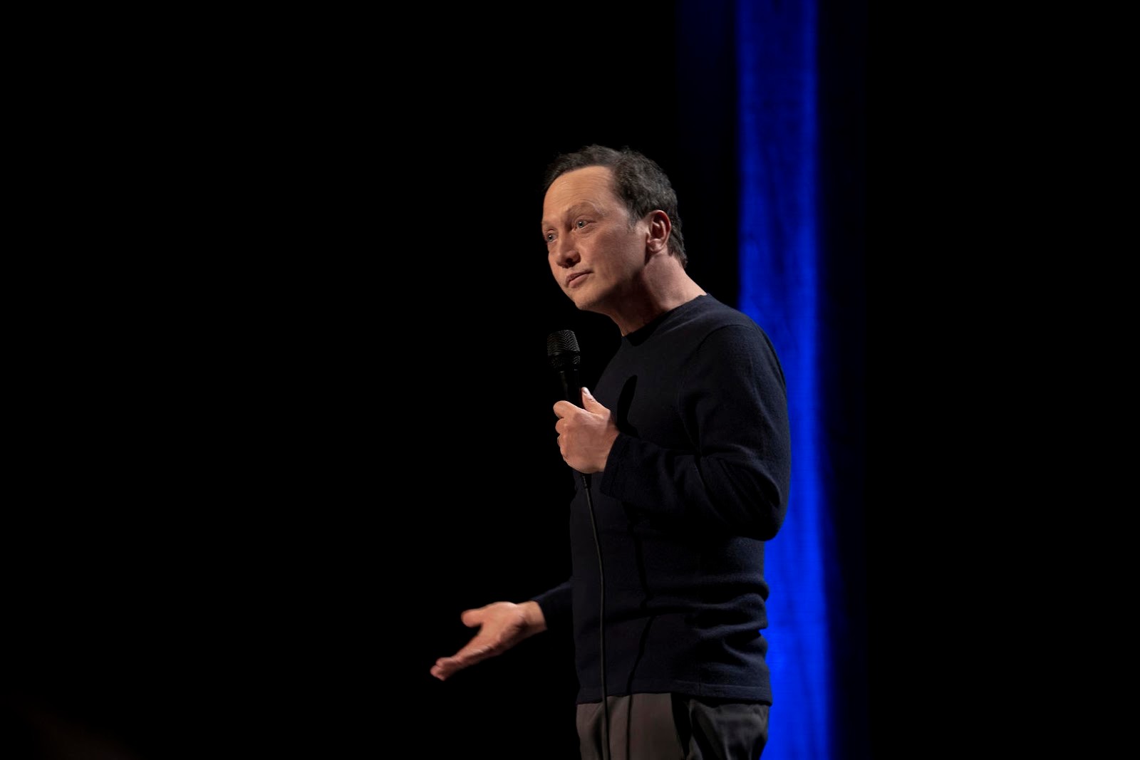 Netflix ロブ シュナイダーのママはアジアン 子はメキシカン の公式予告編を公開 About Netflix