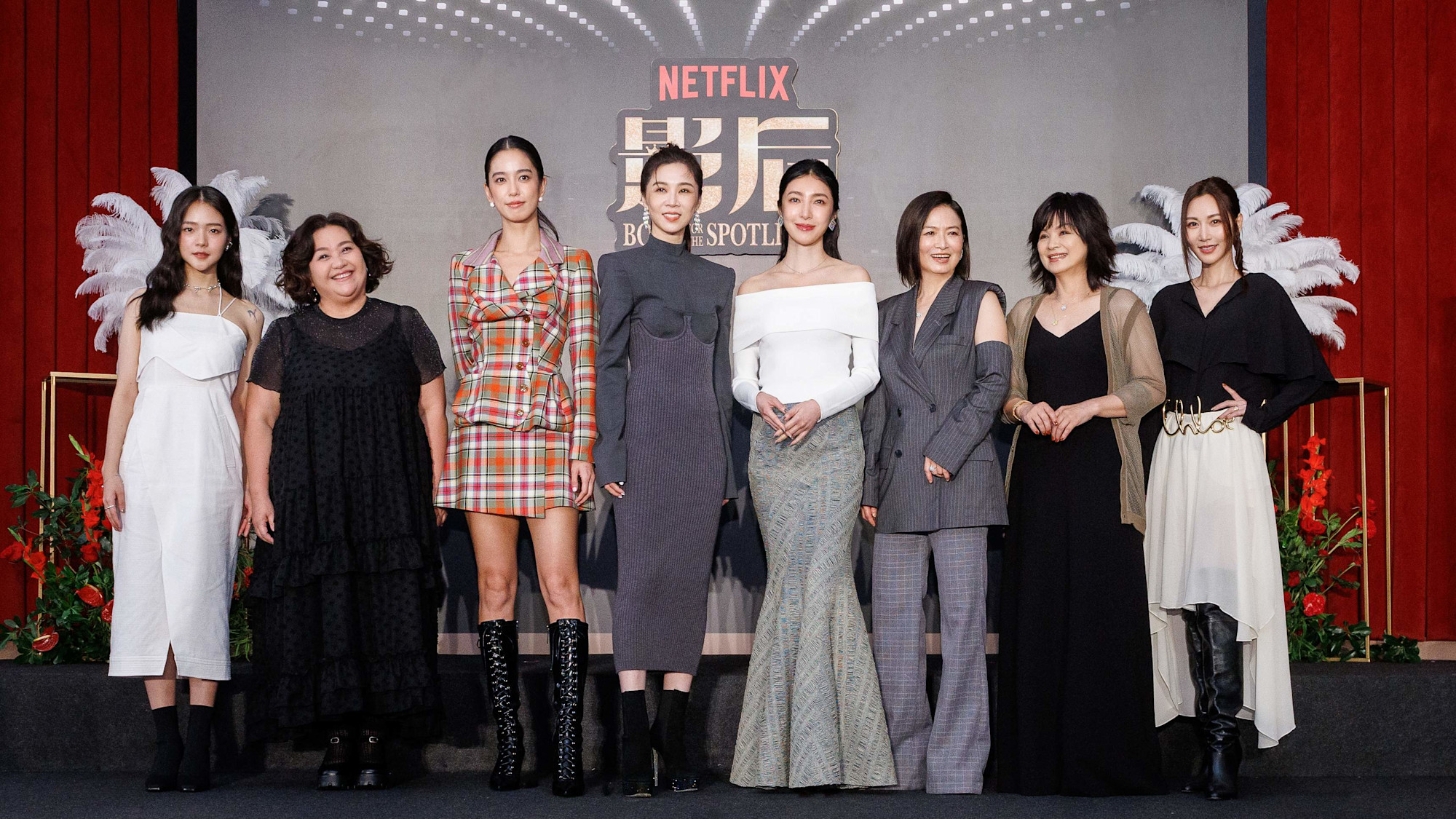 左起：林廷憶、鍾欣凌、陳庭妮、謝盈萱、謝瓊煖、楊謹華、楊貴媚、曾莞婷 (1)