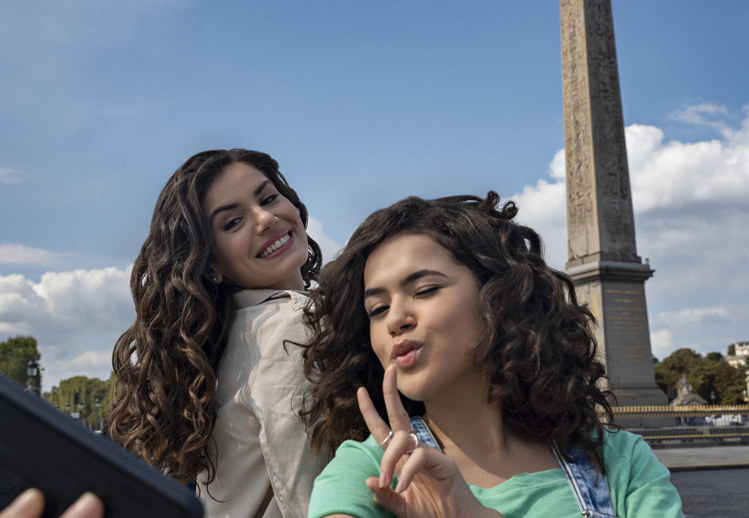 Oh là là! Netflix Brazilian series 'Back to 15' wraps up production direct from Paris, France