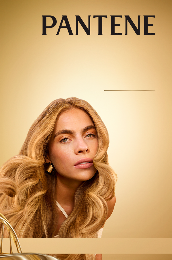 Mujer de cabello liso y rubio al lado de hélice de ADN dorada.