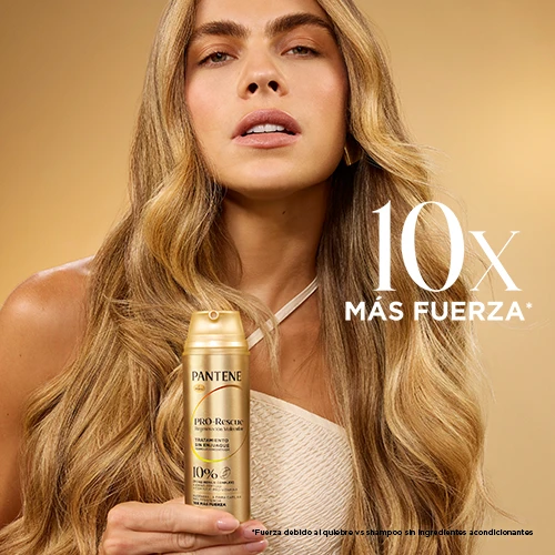 Mujer rubia con el tratamiento pro-rescue Molecular Bond Repair 10X más fuerza