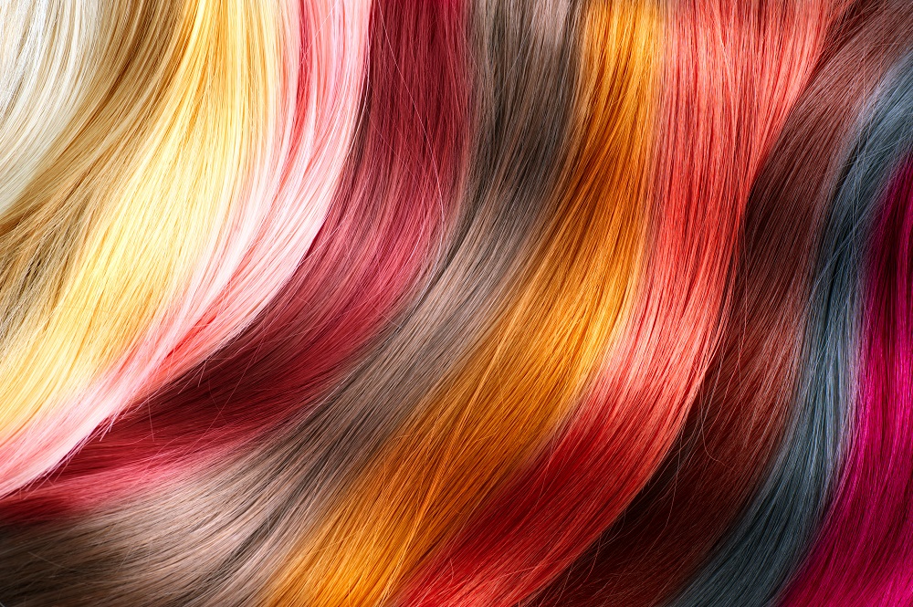 Mix de colores diferentes de cabello que necesitan tratamiento para que el pelo se vea saludable