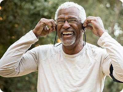 img-black-old-man-smiling-glasses-on
400 px / 300 px
37.51 kB