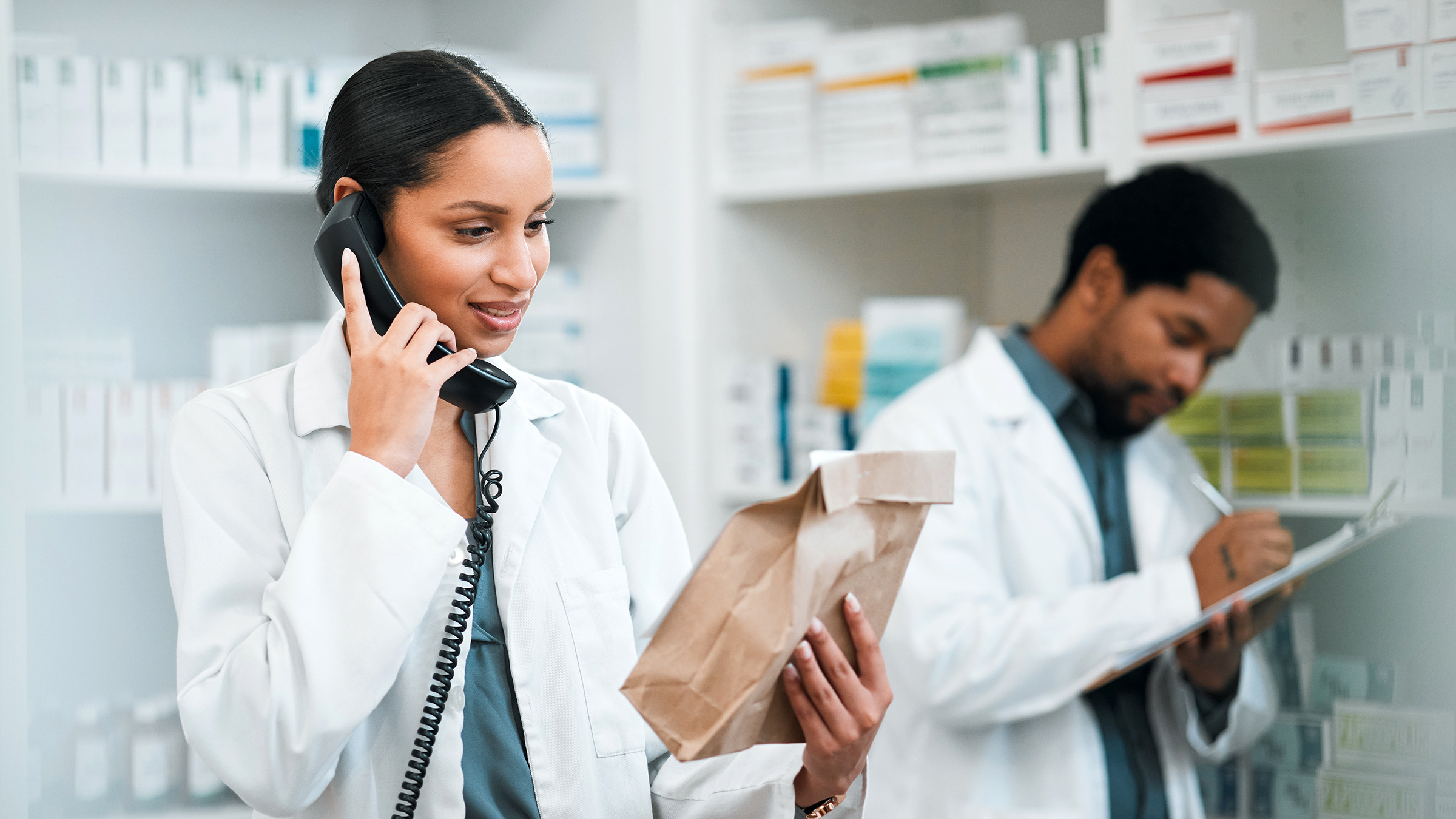 Research: pharmacist filling prescription 1725932923