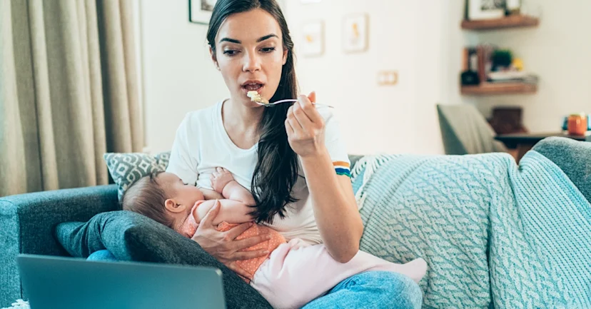 Women breastfeeding while eating lunch.