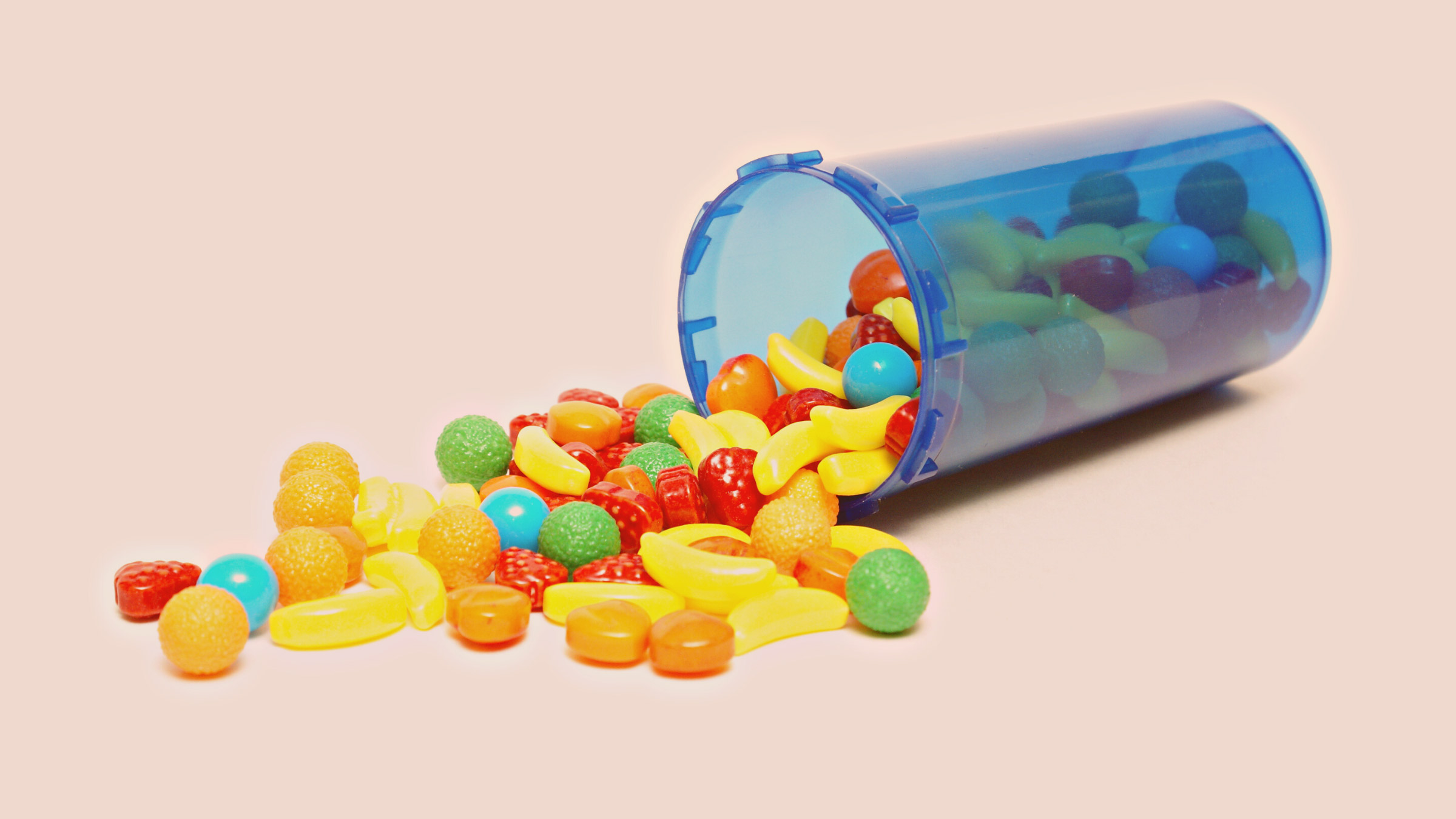 https://images.ctfassets.net/4f3rgqwzdznj/4CETtMLwKCZi9pG23kqCAG/7f3561e8383c58fed41f6ea6aa0fbc97/colorful-candy-spilling-out-of-pill-bottle-524921545.jpg