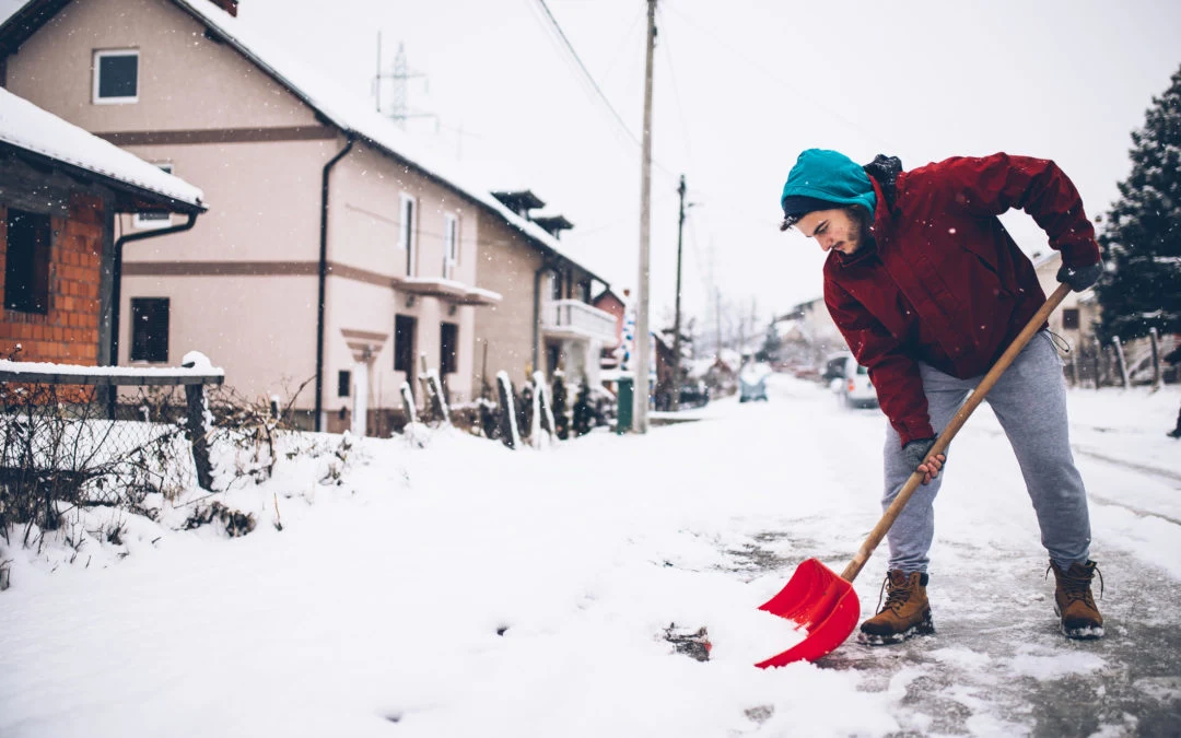 10 Ways to Avoid Common Winter Injuries and Stay Safe This Season