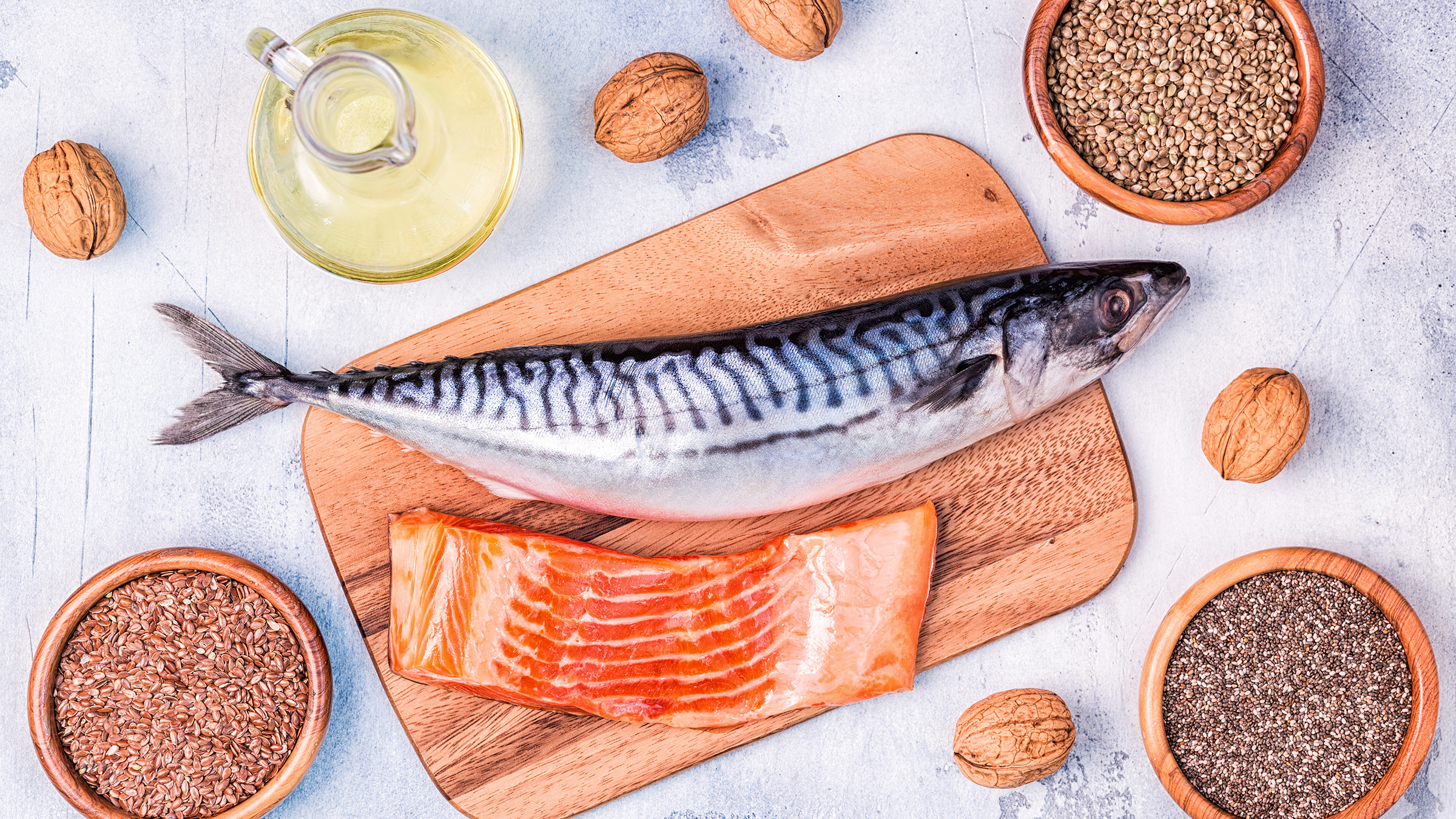 Mỡ máu cao có nên kiêng ăn cá không? | viamclinic.vn