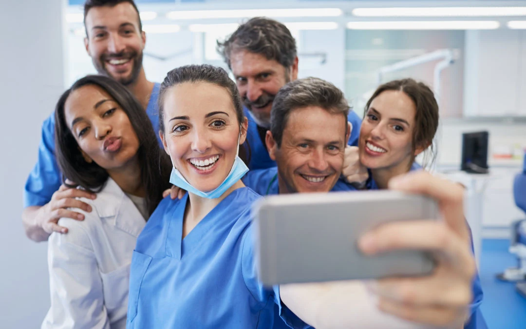10 Influential Doctors to Follow on Instagram