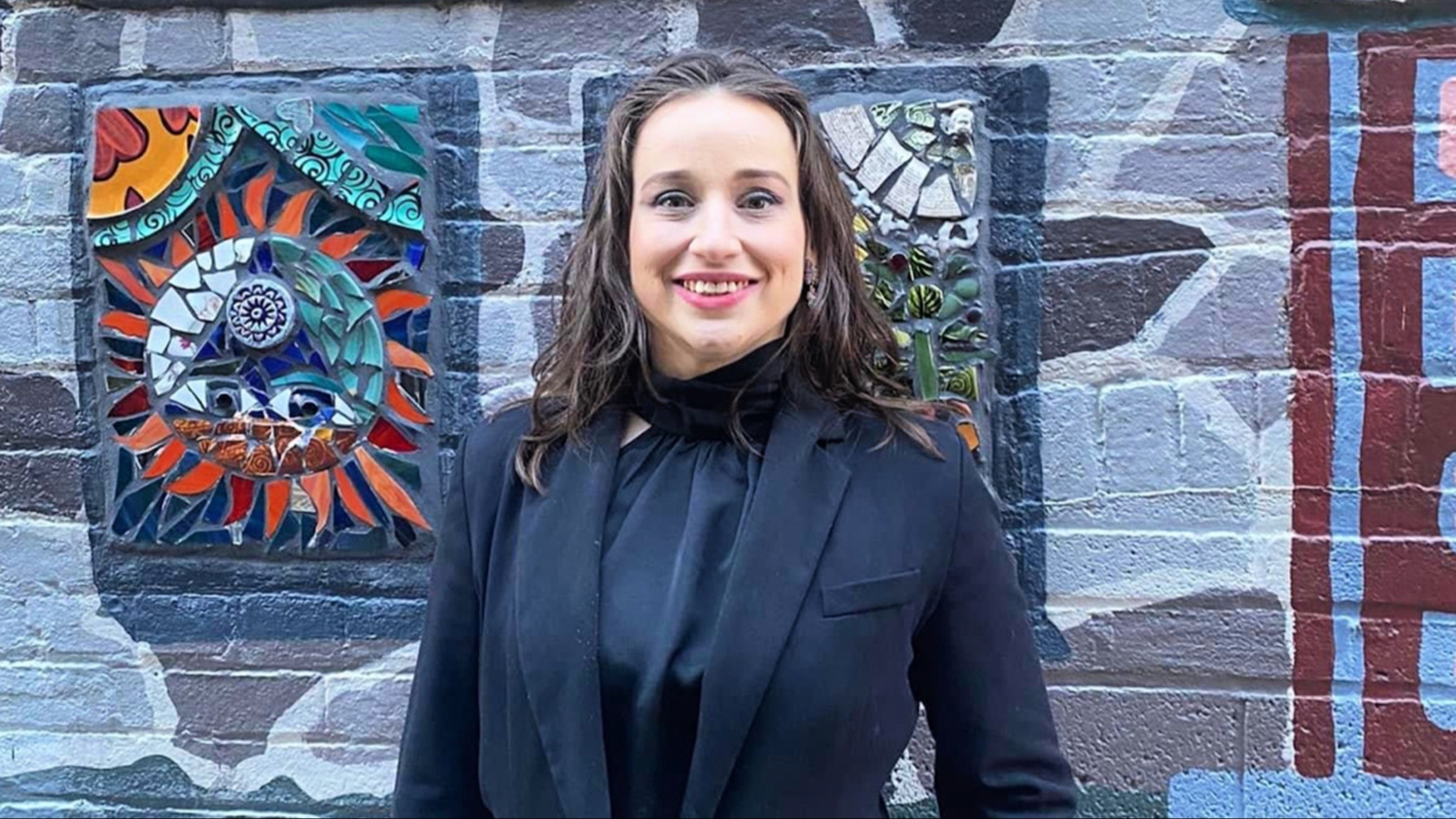 Aliyah Remetz is pictured in a snapshot in front of a street mural.