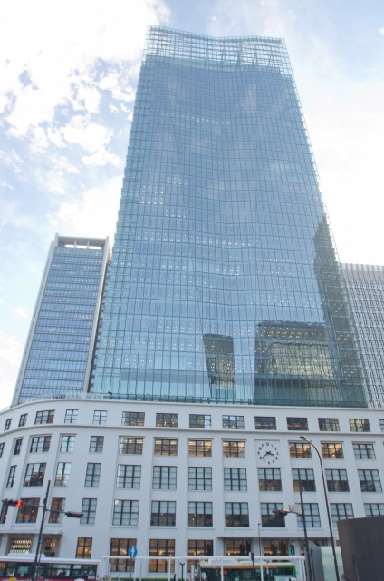 jpタワーと旧東京中央銀行
