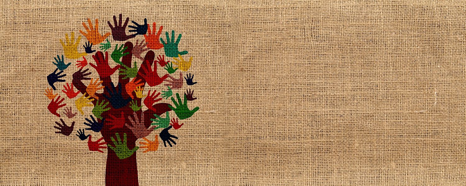 Baum aus Händen auf Jute-Sack