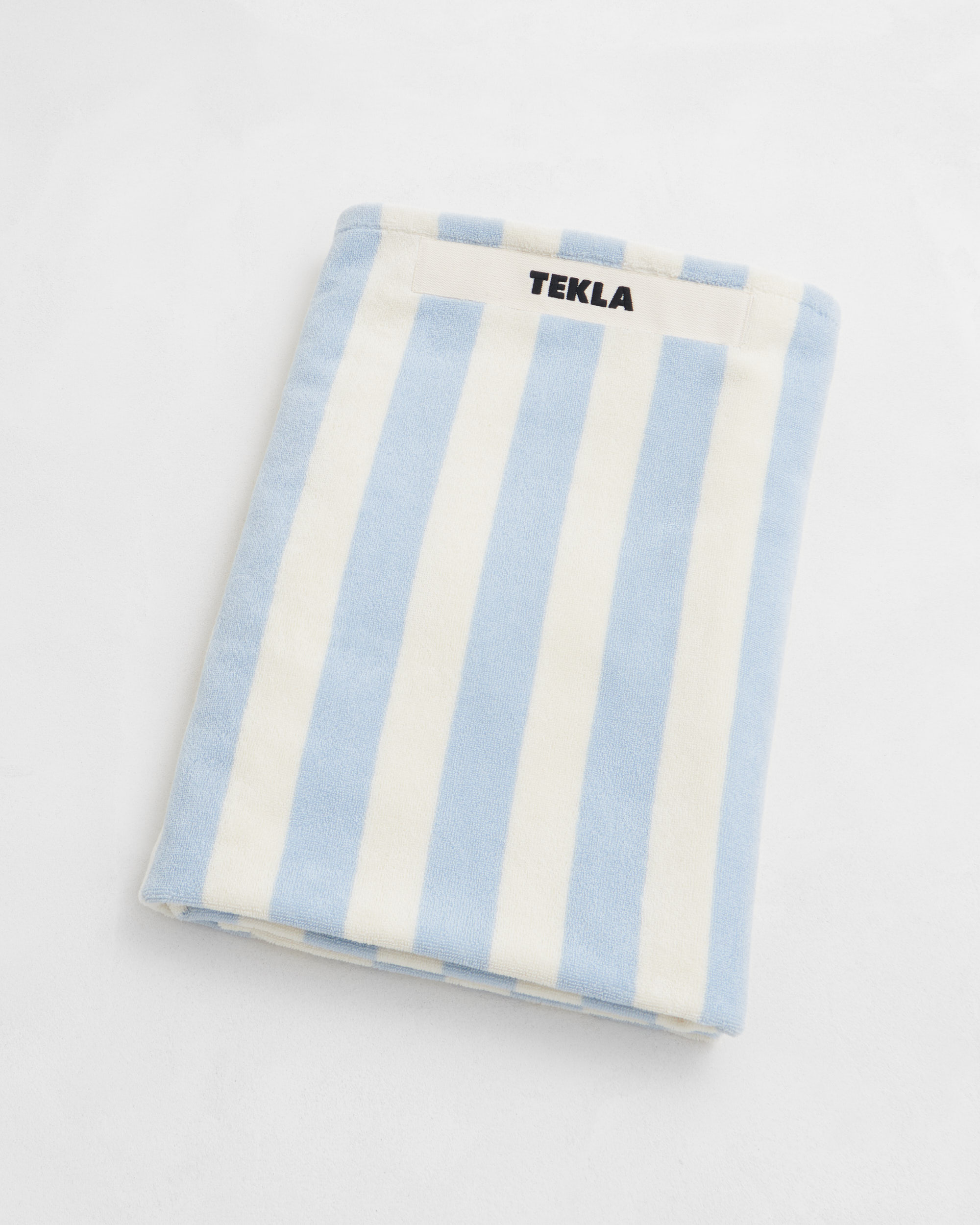 230911 TEKLA Pckshots 08 beach towel summer 24 isle blue stripes 241