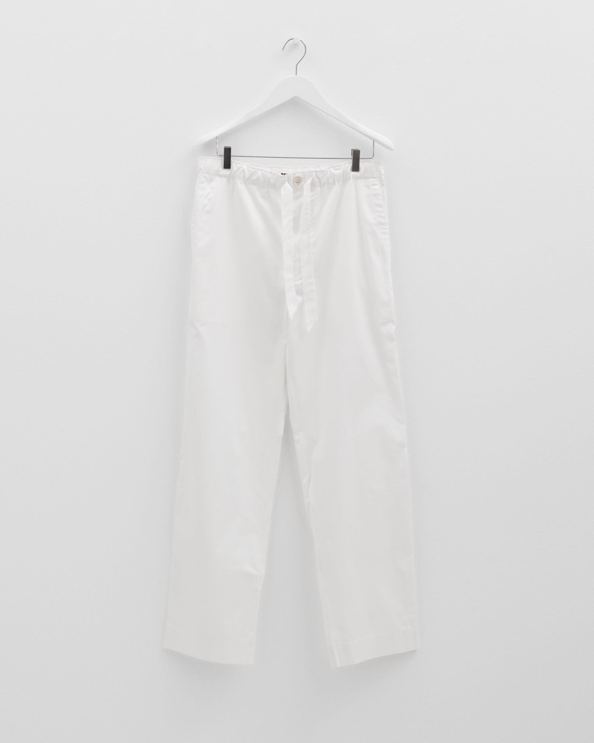 240103 TEKLA Packshots 03 sleepwear white sateen pants 007