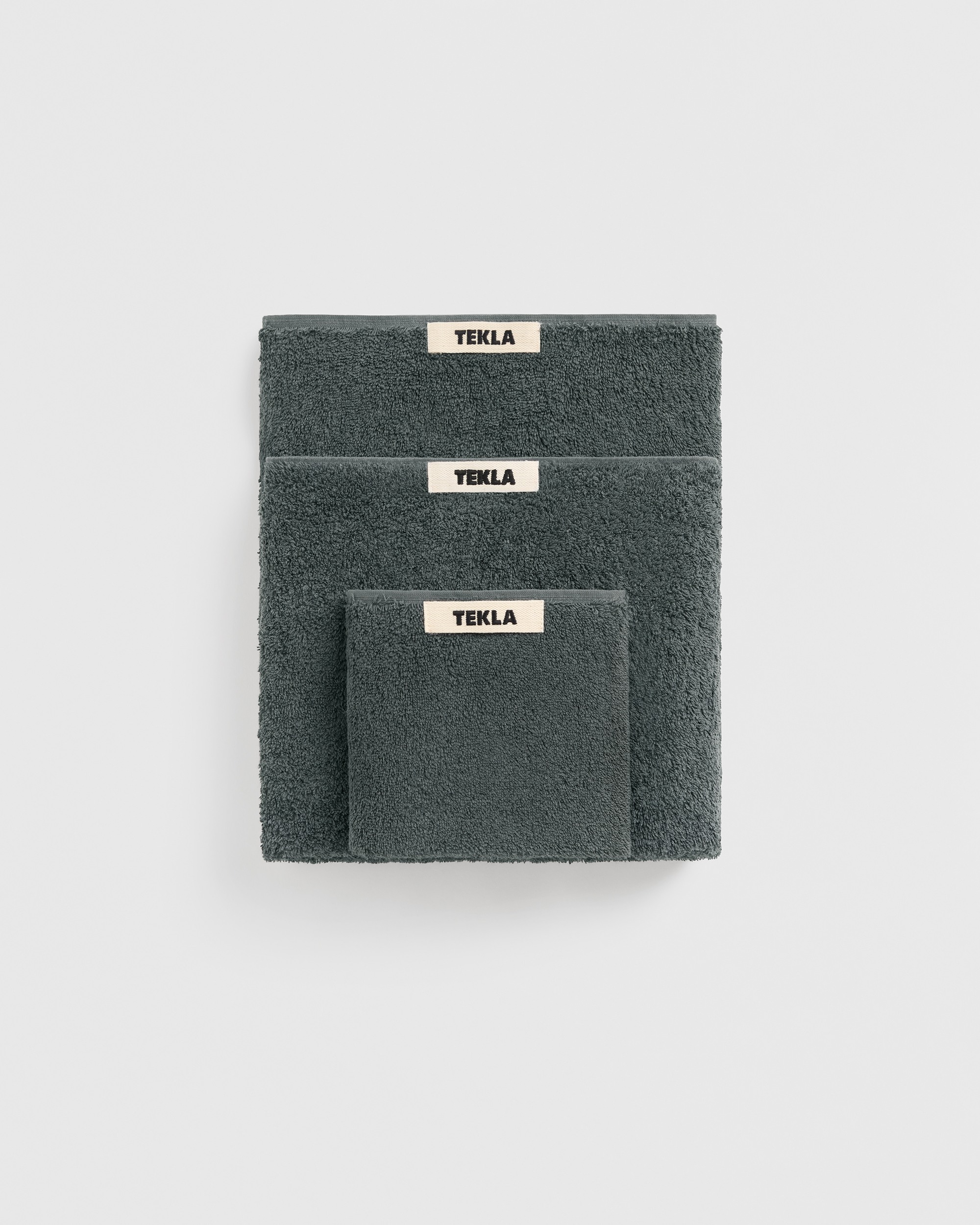 TEKLA ティールグリーン バスマット 50x70cm Terry towel – solid – Forest Green | Tekla Fabrics