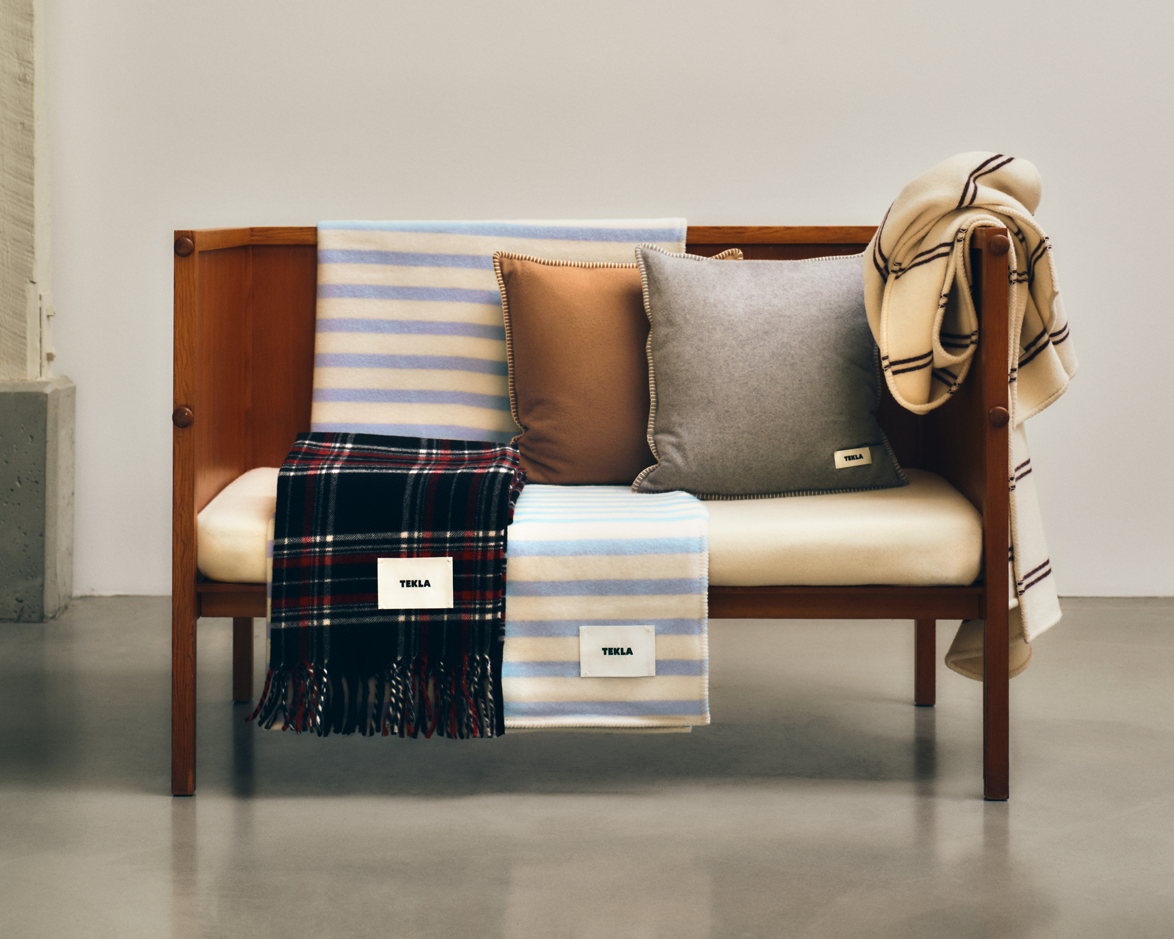 【新品】TEKLA PILLOW SHAMS 2枚セット Percale pillow sham – Winter White | Tekla Fabrics