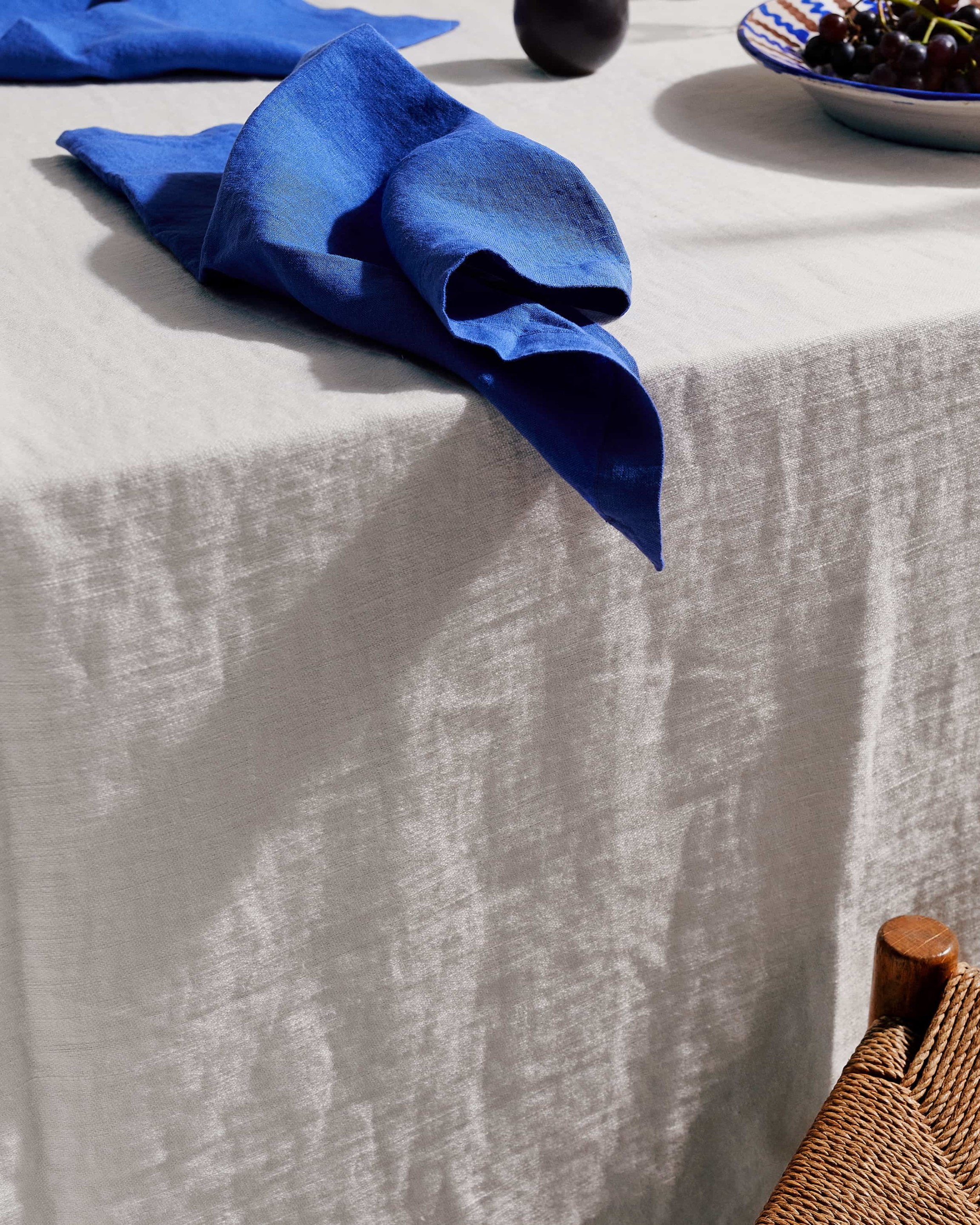 Stain napkin paired with Porcelaine tablecloth