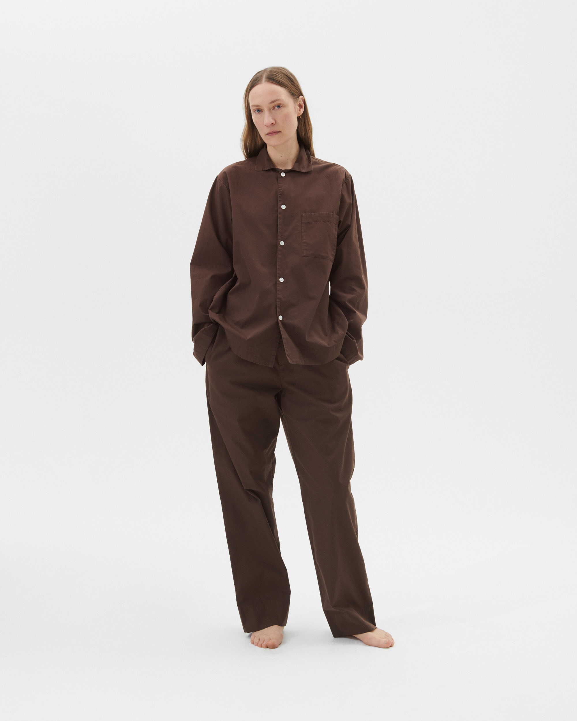 Poplin pyjamas – long-sleeved shirt – Coffee | Tekla Fabrics