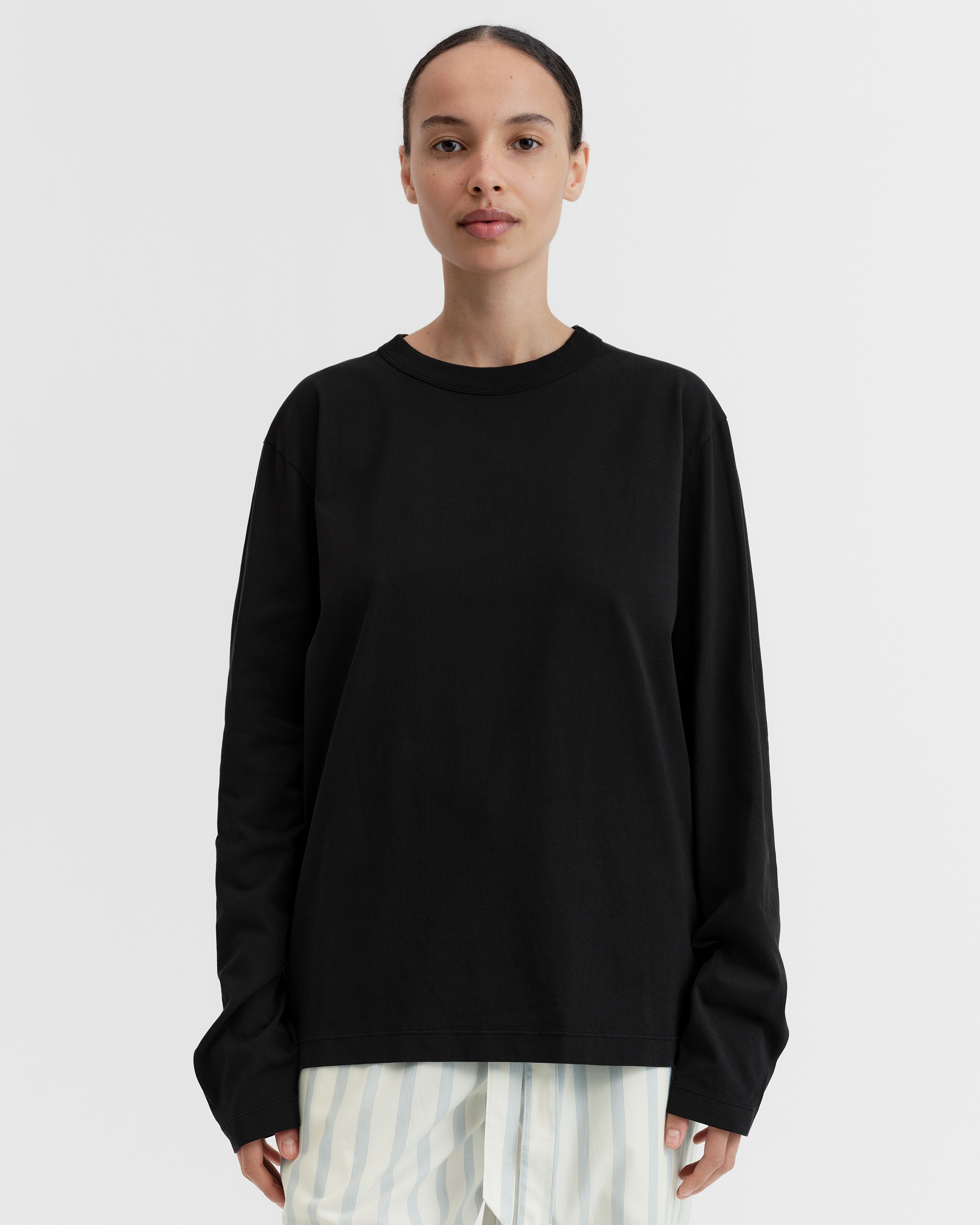 【関税込み】Tekla ブラック Sleeping Tシャツ Sleeping T-Shirt - Long Sleeved - Washed Black | Tekla Fabrics