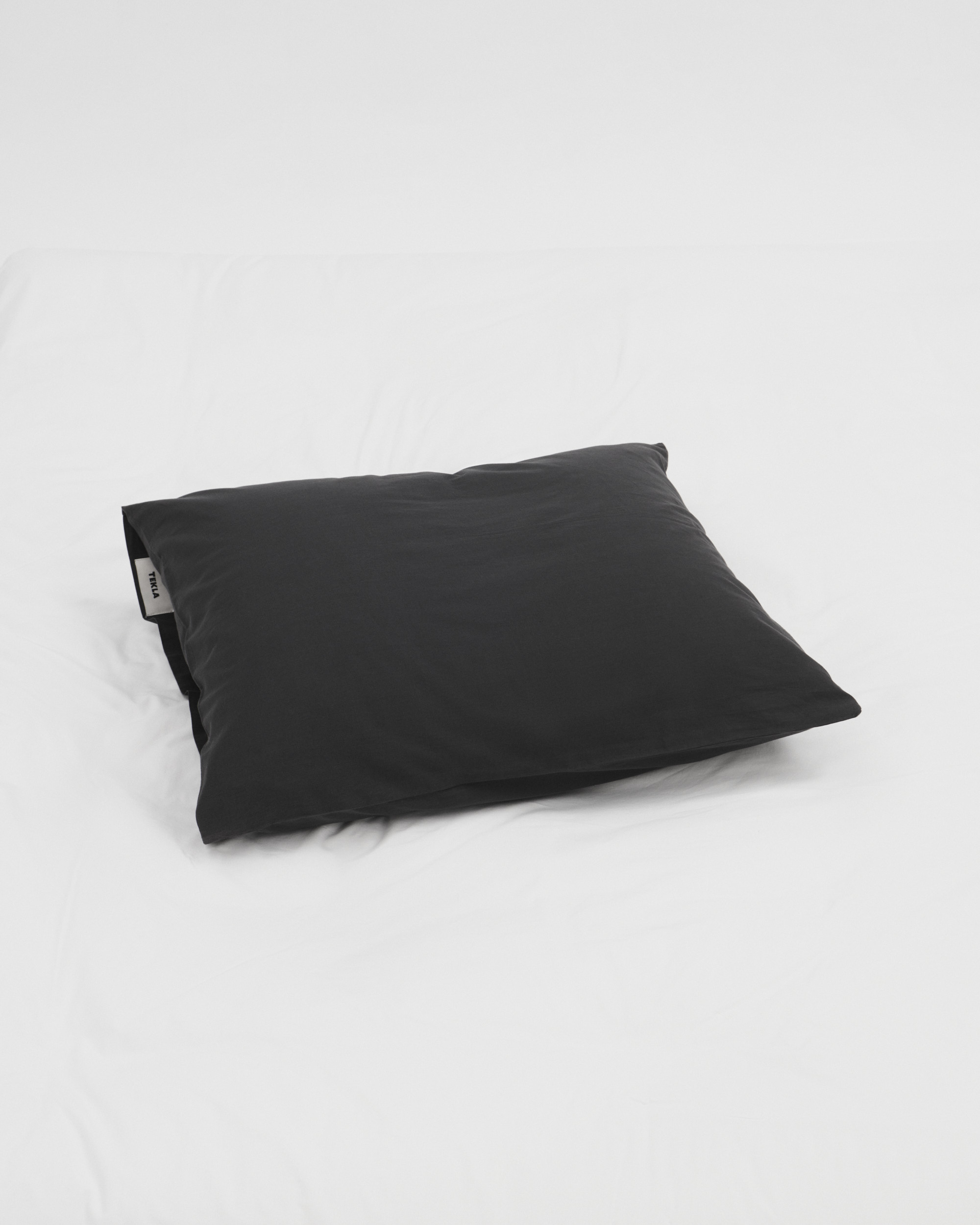 Percale pillow sham – Ash Black | Tekla Fabrics