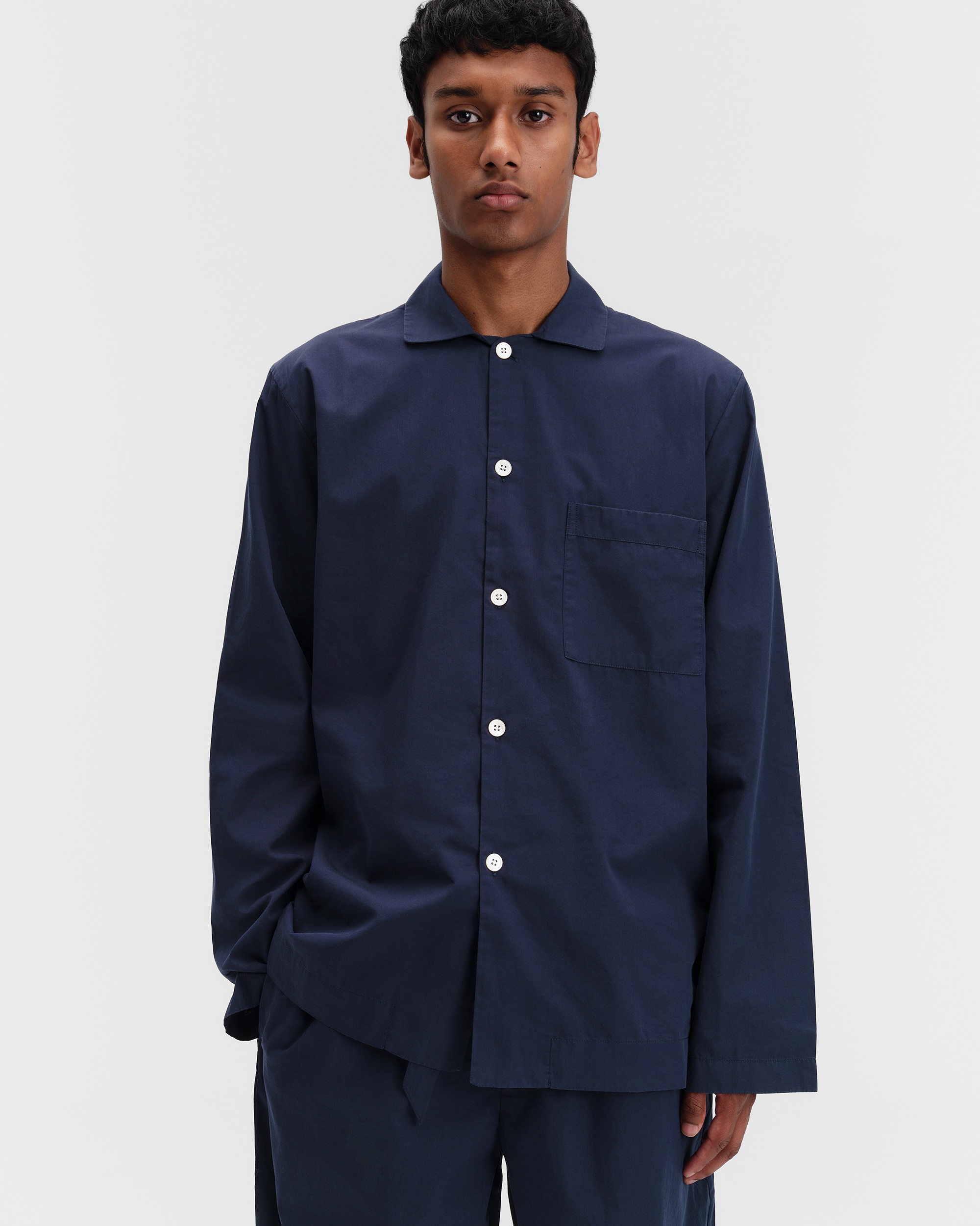Poplin pyjamas – long-sleeved shirt – True Navy | Tekla Fabrics