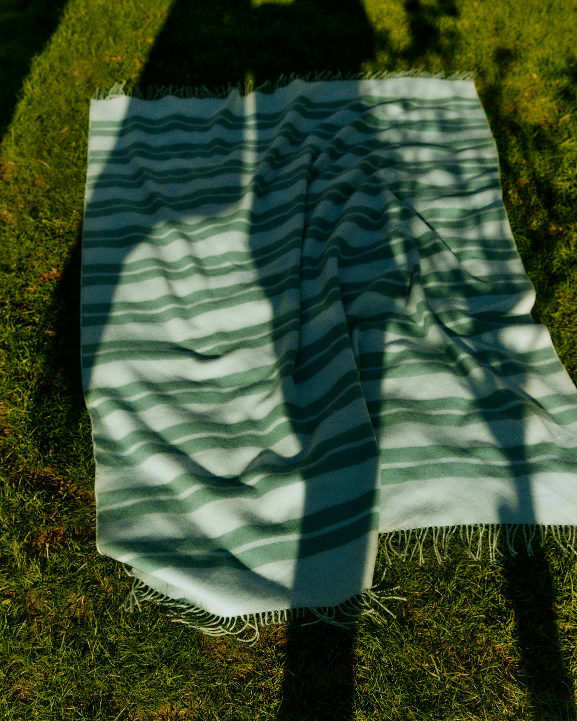 Gris and Vert Stripes lambswool blanket