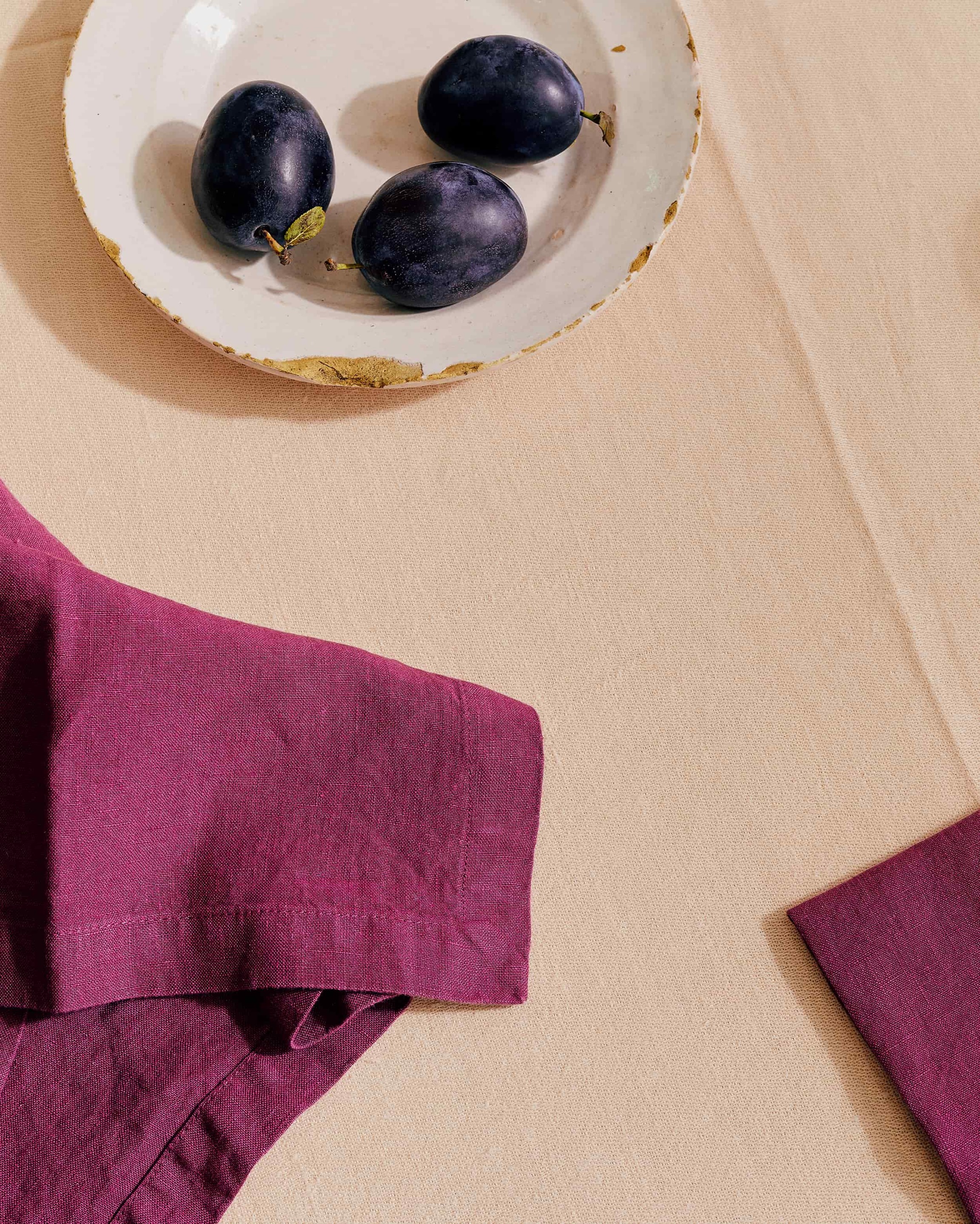 Claret napkins paired with Apple Core tablecloth