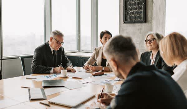 hospital board of physicians discussing ai powered healthcare data analytics platform