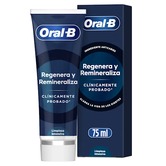 Oral-B Clinical pasta de dientes con empaque que destaca la afirmación "Regenera y Remineraliza".