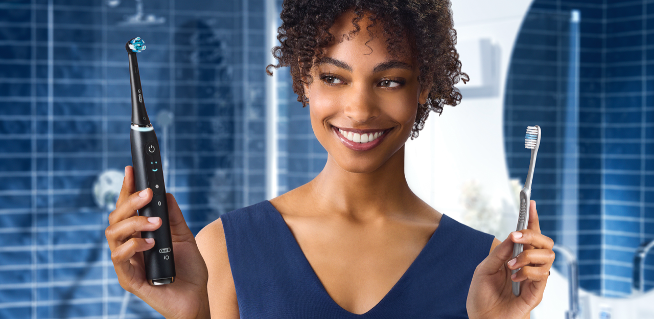 Los cepillos eléctricos eliminan la placa mejor que los cepillos manuales article link