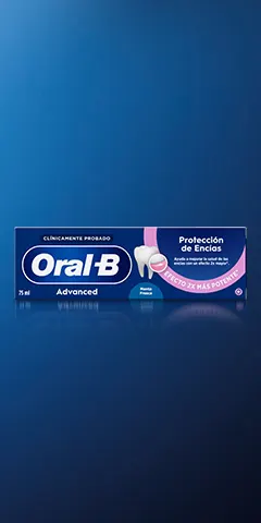 Oral-B Advanced Protección de Encías box on blue background.