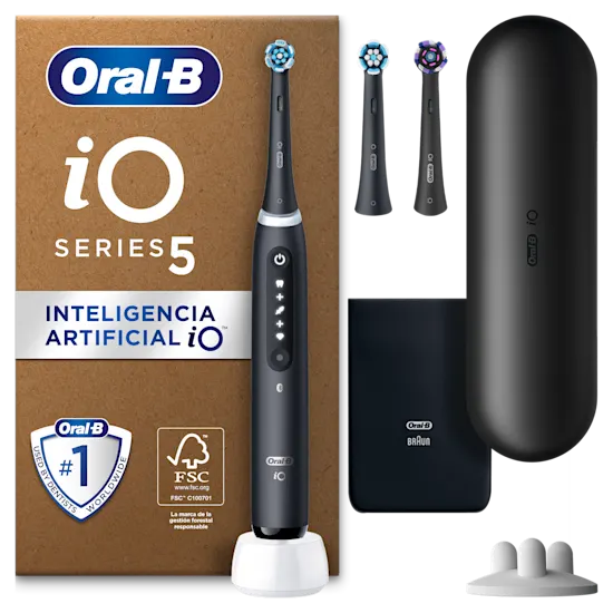 Cepillo de dientes Oral-B iO5 en su empaque, destacando 5 modos de limpieza personalizada y accesorios.