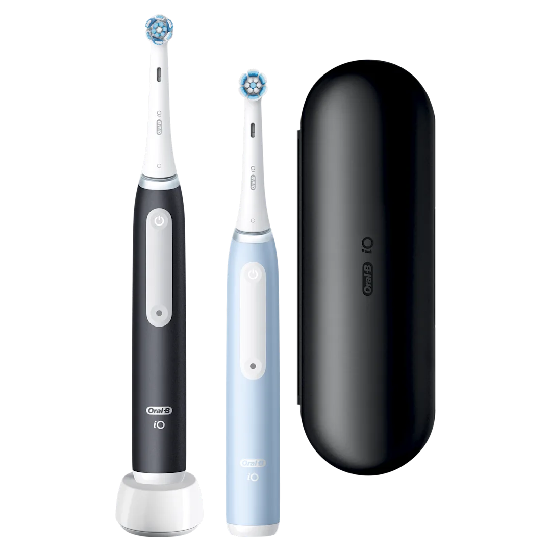 Oral-B iO3 azul claro y negro con sensor de presión visible 360° para proteger las encías.