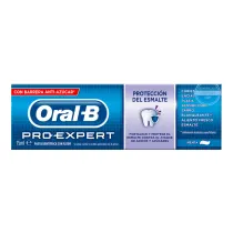 El dentífrico Oral-B Pro-Expert Protección de Esmalte, desarrollado por los expertos de Oral-B, fortalece y protege el esmalte de los efectos del azúcar y la acidez de los alimentos. El azúcar y los ácidos de los alimentos que comemos a diario, como los zumos de fruta y las bebidas carbonatadas pueden dañar el esmalte que recubre los dientes. Contiene un complejo de fluoruro de estaño, una combinación exclusiva de ingredientes. Protege y actúa sobre los problemas bucales: caries, placa, problemas de las encías, sensibilidad, manchas, mal aliento, sarro y erosión del esmalte.